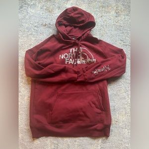 North face hoodie sz L in dark red/maroon